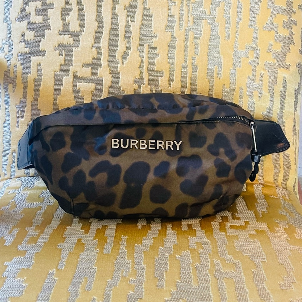 🤵🏼‍♂️ Burberry Sonny Bum Bag EUC